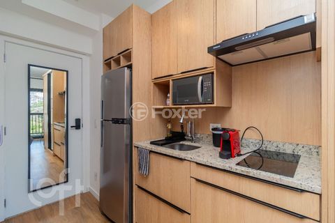 Image 7 - 878404