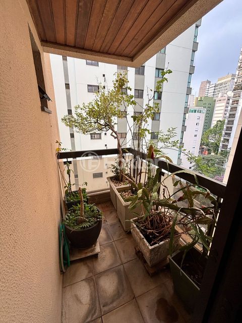 Image 15 - 878412