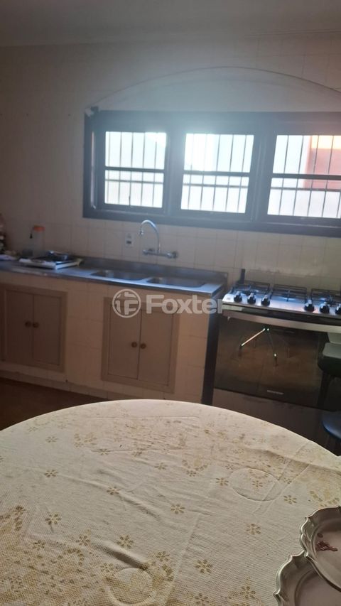 Image 4 - 878431