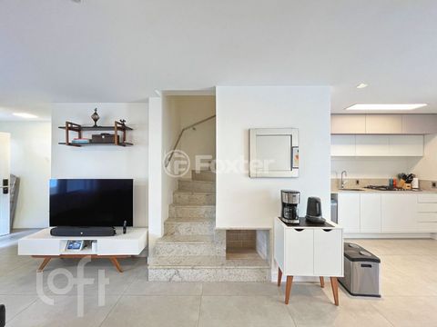Image 7 - 878435