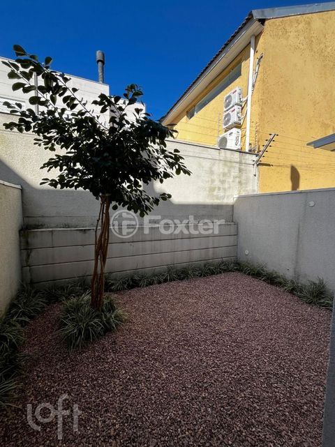 Image 6 - 878435