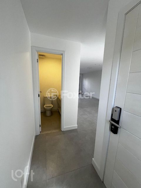 Image 9 - 878435
