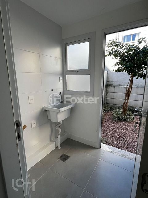 Image 7 - 878435