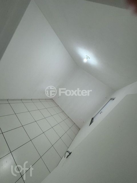 Image 5 - 878464