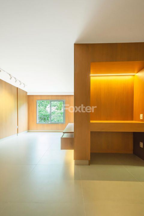 Image 11 - 878465