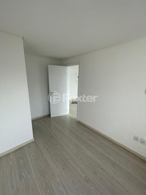 Image 4 - 878494