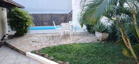 Image 5 - 878495
