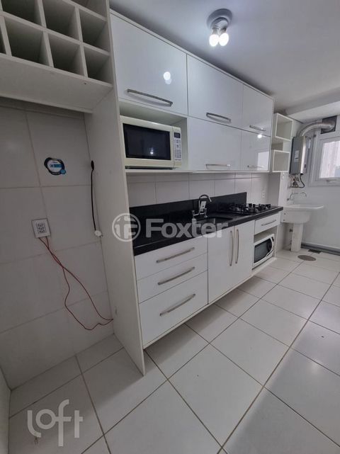 Image 4 - 878555