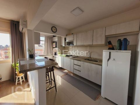 Image 9 - 878560