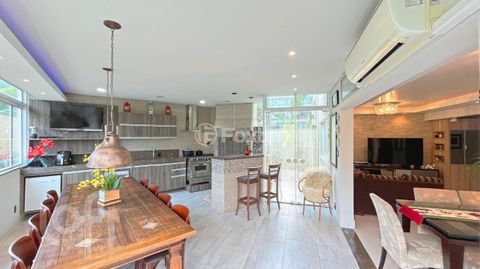 Image 18 - 878583