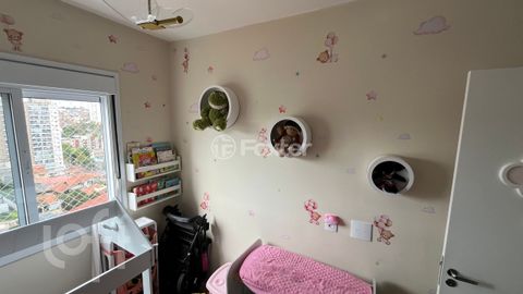 Image 4 - 878589