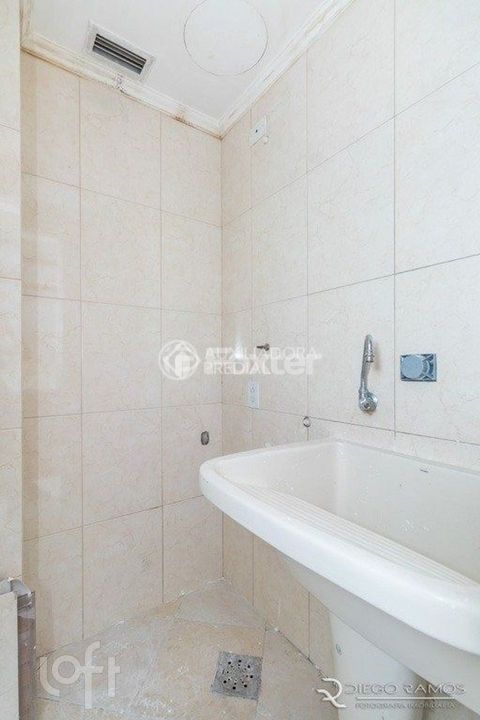 Image 6 - 878590
