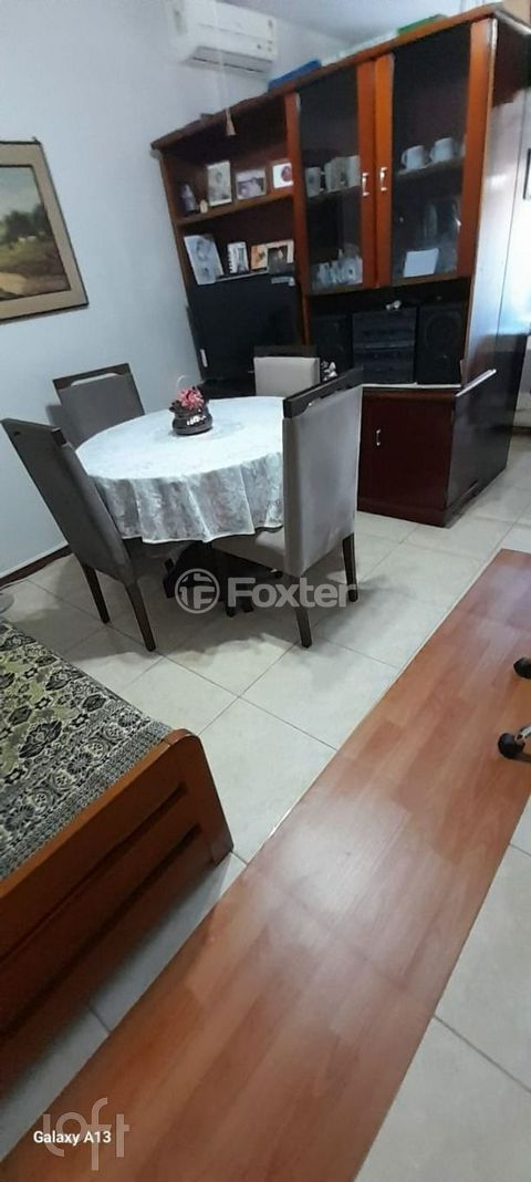 Image 9 - 878600