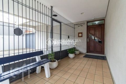 Image 9 - 878600