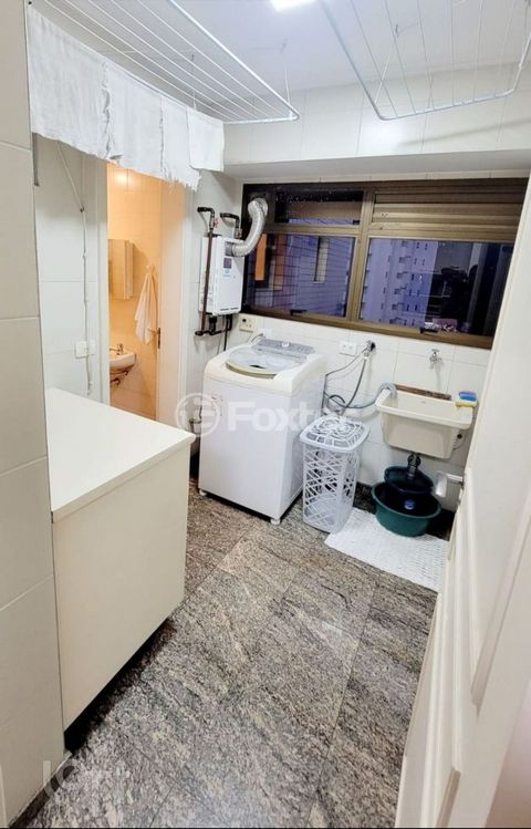 Image 7 - 878654