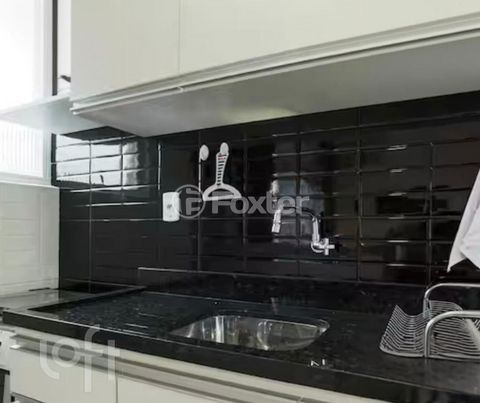 Image 7 - 878661