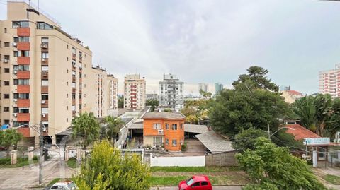 Image 10 - 878669