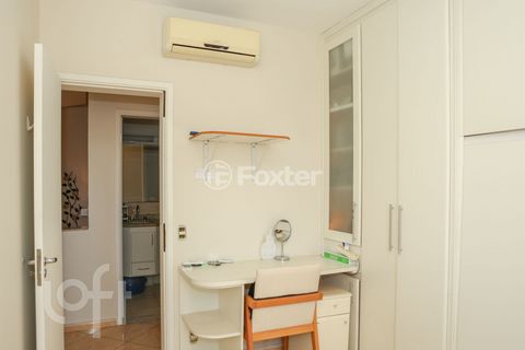 Image 10 - 878671