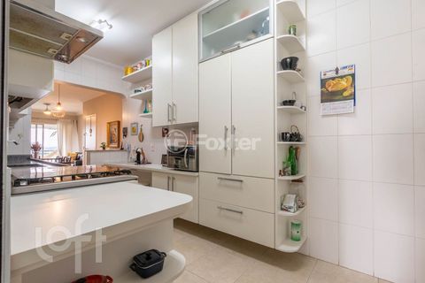 Image 7 - 878681