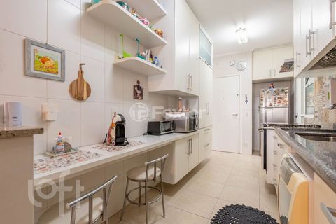Image 6 - 878681