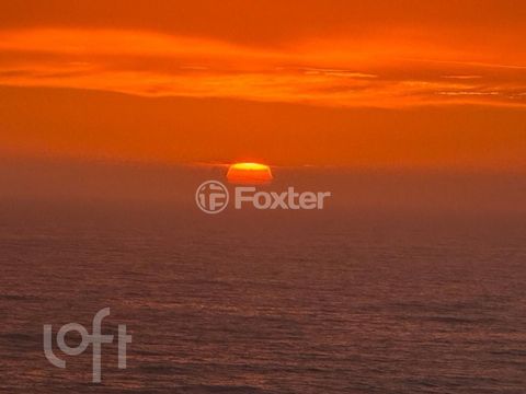Image 17 - 878682