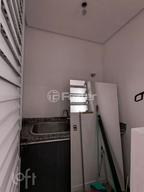 Image 10 - 878697