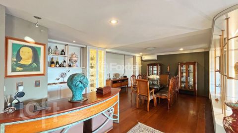 Image 11 - 878713