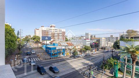 Image 10 - 878716