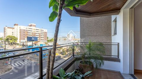 Image 6 - 878716