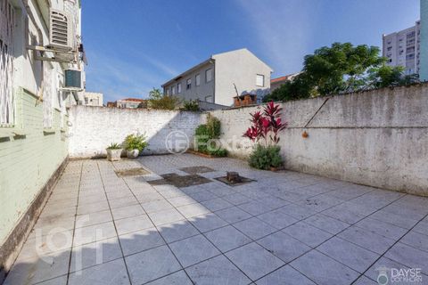 Image 13 - 878729