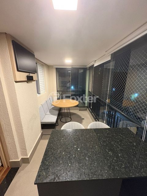 Image 10 - 878742