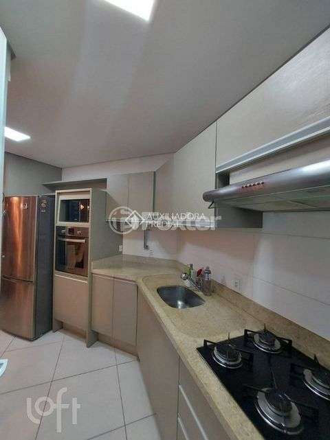 Image 3 - 878744