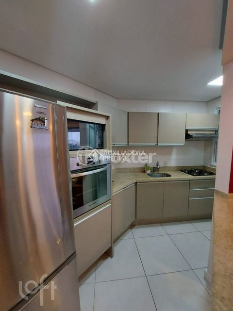 Image 8 - 878744