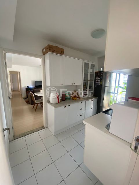 Image 3 - 878806