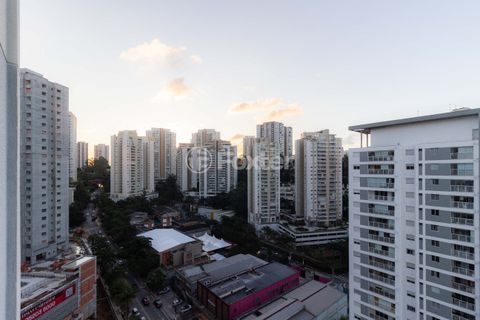 Image 6 - 878806