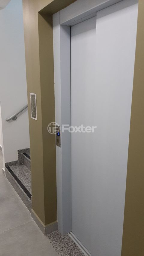 Image 7 - 878842