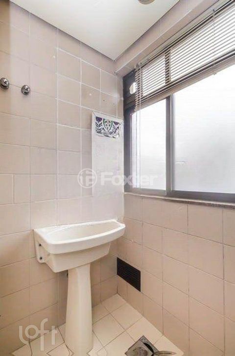Image 8 - 878844