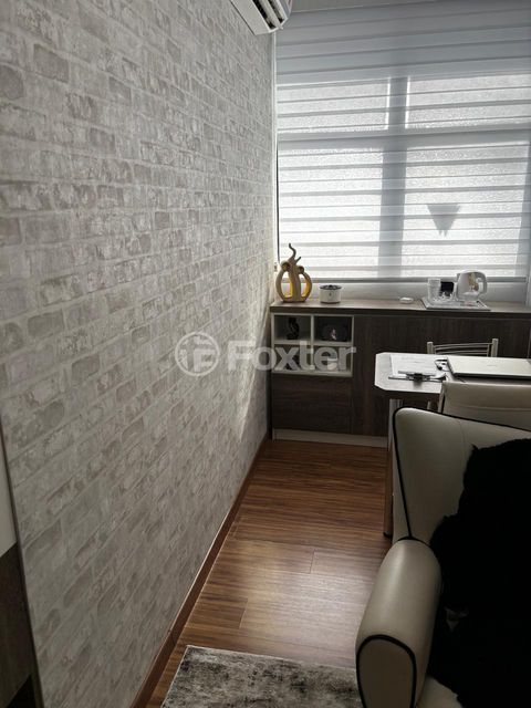 Image 4 - 878846