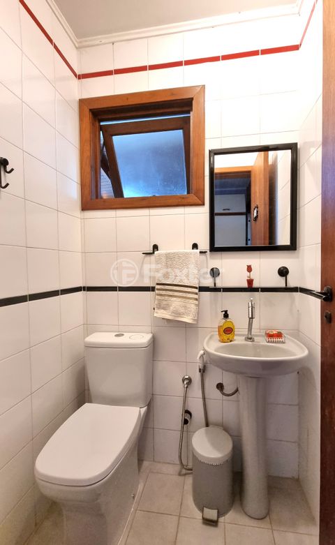 Image 8 - 878848