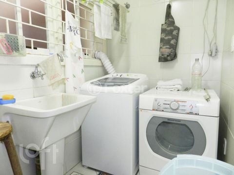 Image 9 - 878910