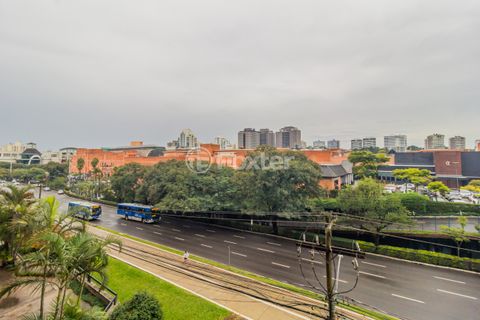 Image 8 - 878926