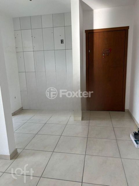 Image 10 - 878929