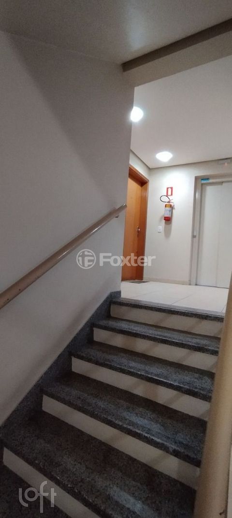 Image 10 - 878975