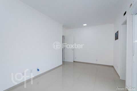 Image 15 - 878982