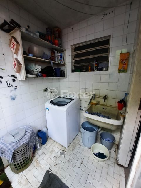 Image 12 - 878987
