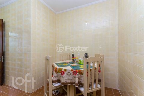 Image 4 - 879005
