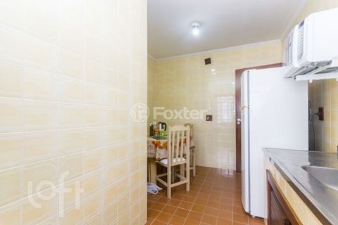 Image 7 - 879005