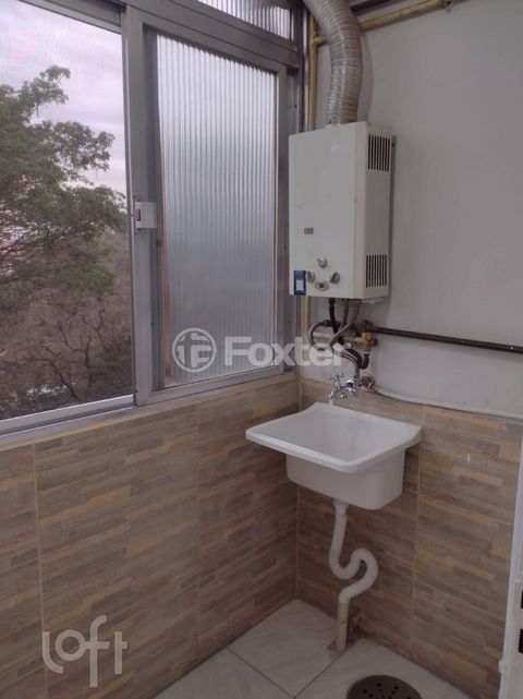 Image 7 - 879011