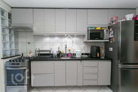 Image 4 - 879012
