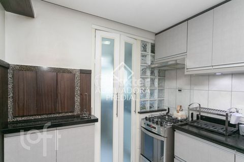 Image 10 - 879012